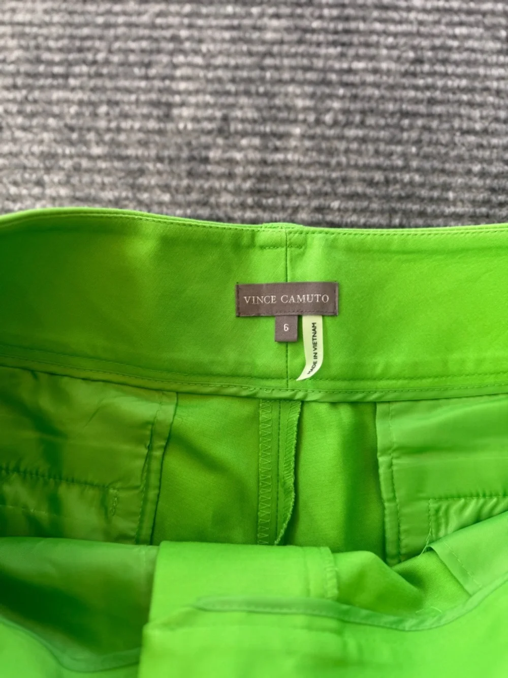 Vince Camuto Green chino tailored shorts women’s sz 6